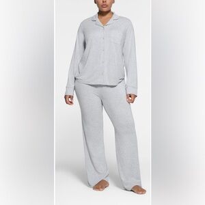 SKIMS LONG SLEEVE BUTTON UP LIGHT HEATHER GREY
Classic Limited Set Size XL